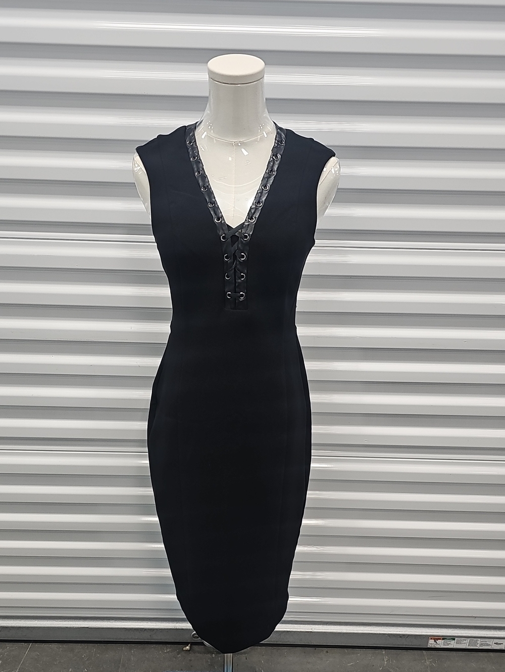 Sleeveless Black V-Neck Lace-Up Midi Dress